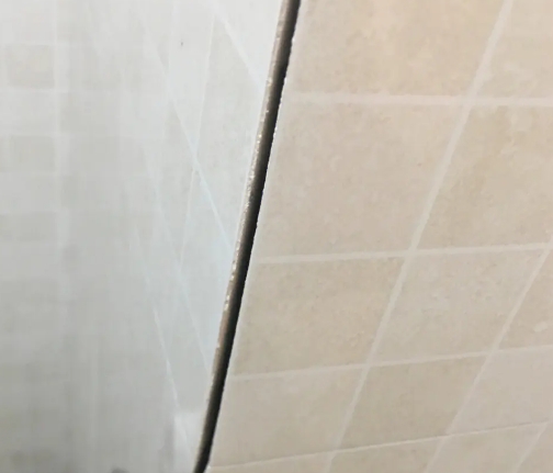 托克逊瓷砖空鼓维修公司分享阳台瓷砖脱落的修复过程可以分为以下几个步骤