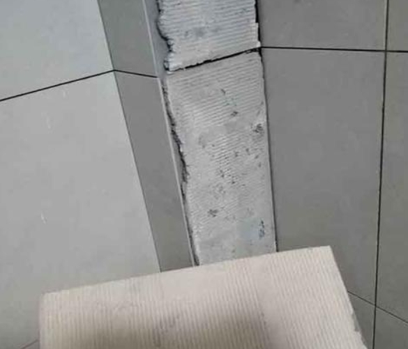 托克逊瓷砖空鼓维修公司分享下厨房瓷砖脱落的补救措施。